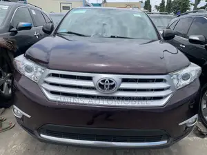 Toyota Highlander SE 2012 Red