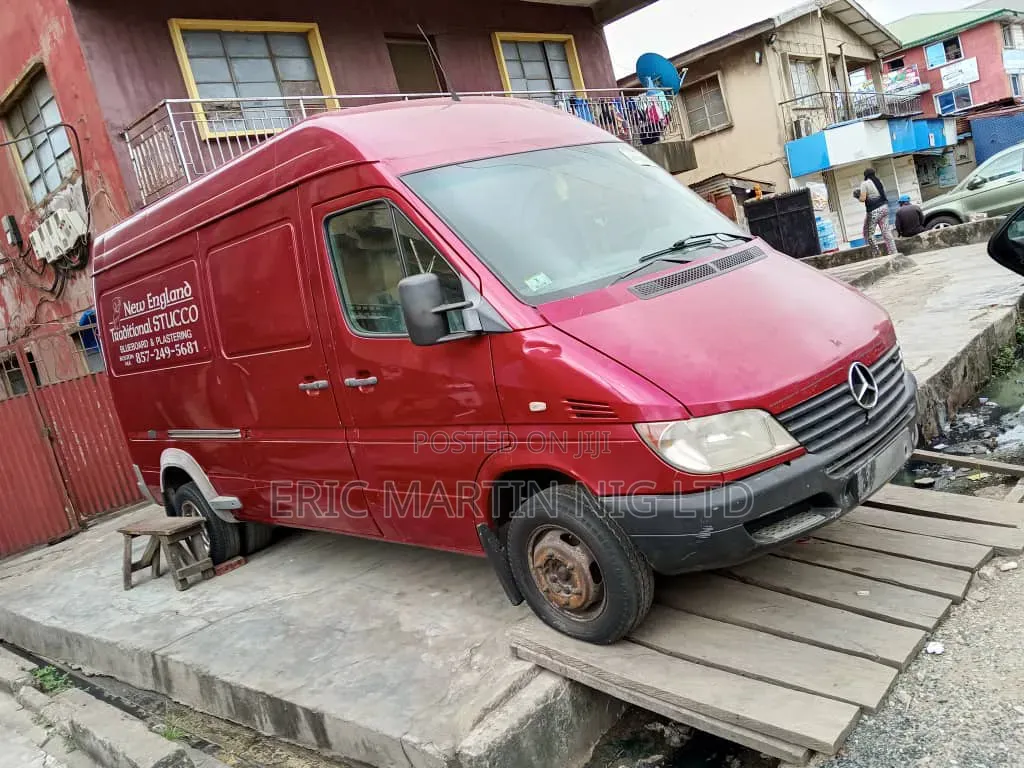 Mercedes-Benz Sprinter 2010 Red