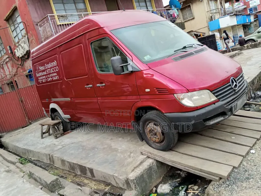 Mercedes-Benz Sprinter 2010 Red