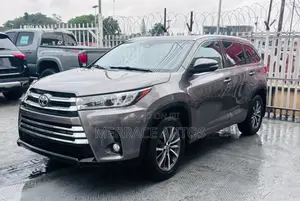 Toyota Highlander XLE 4x2 V6 (3.5L 6cyl 8A) 2018 Gray