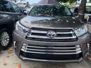 Toyota Highlander XLE 4dr SUV AWD (3.5L 6cyl 6A) 2015 Gray