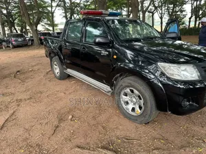 Toyota Hilux 2012 Black