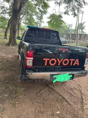 Toyota Hilux 2012 Black