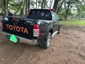 Toyota Hilux 2012 Black