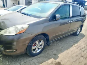 Toyota Sienna LE FWD 2006