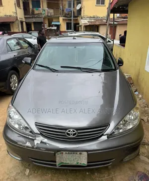 Toyota Camry LE V6 4dr Sedan (3.0L 6cyl 5A) 2004 Gray