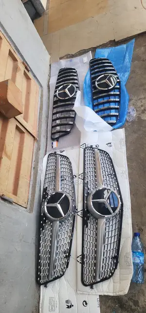 C300 2013 Front Grill Brand New
