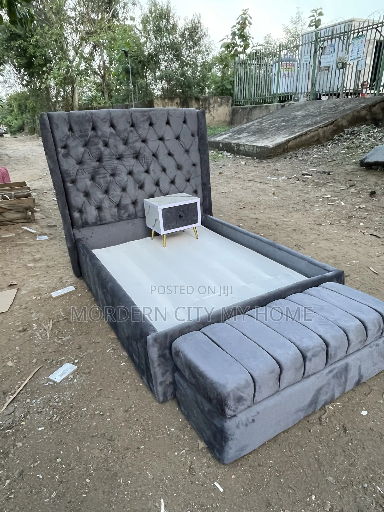 Bedframe With Bedside and Urtomah