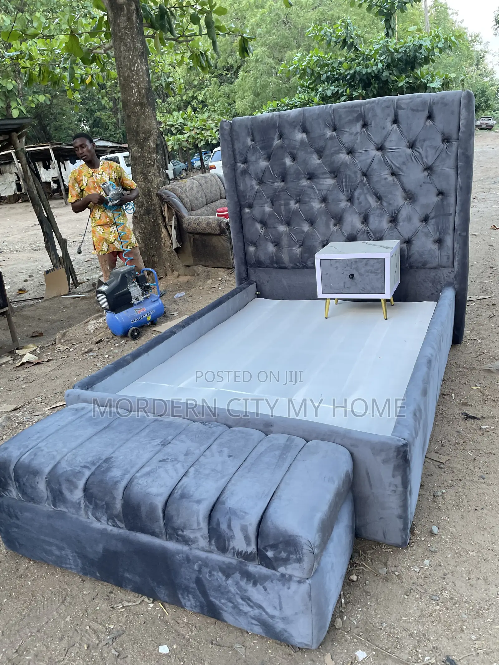 Bedframe With Bedside and Urtomah