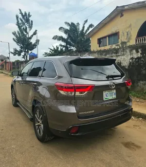 Toyota Highlander XLE 2019 Gray