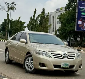Toyota Camry 2009 Gold