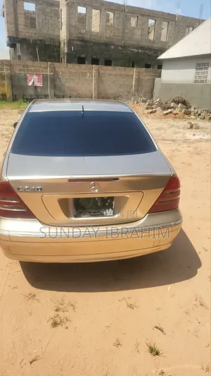 Mercedes-Benz C240 2003 Gold