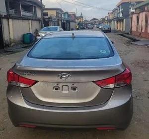 Hyundai Elantra 2012
