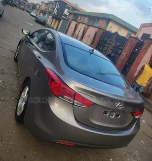 Hyundai Elantra 2012