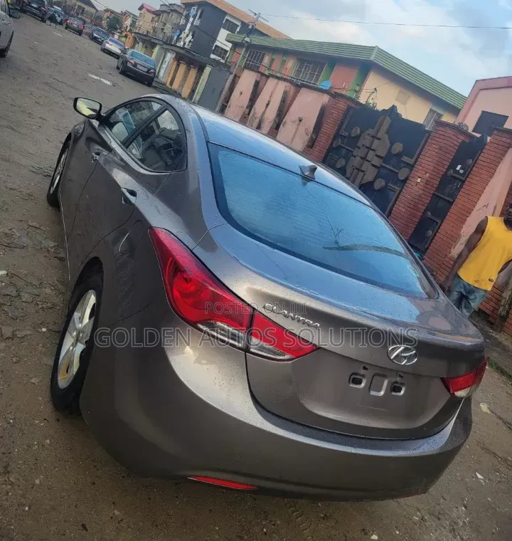 Hyundai Elantra 2012