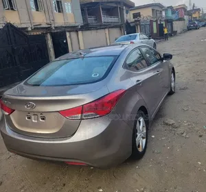 Hyundai Elantra 2012