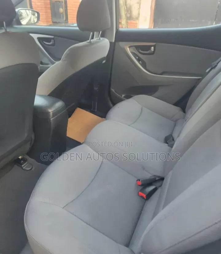 Hyundai Elantra 2012