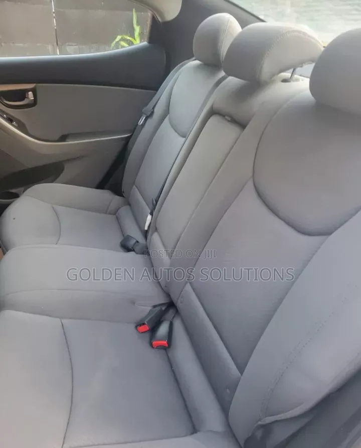 Hyundai Elantra 2012
