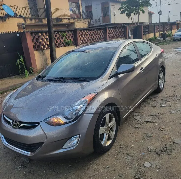 Hyundai Elantra 2012