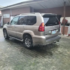 Lexus GX 2025 Gold