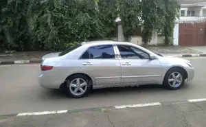 Honda Accord 2004 Silver