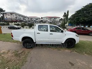 Toyota Hilux 2013 White