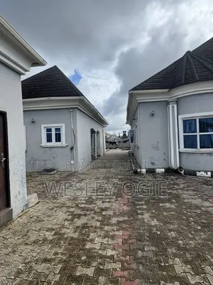 5bdrm Bungalow in Amagba, Benin City for sale