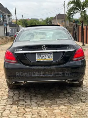 Mercedes-Benz C300 2015 Black