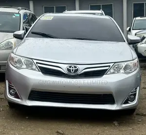 Toyota Camry XLE 4dr Sedan (2.5L 4cyl 6A) 2012 Silver
