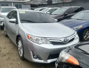 Toyota Camry XLE 4dr Sedan (2.5L 4cyl 6A) 2012 Silver