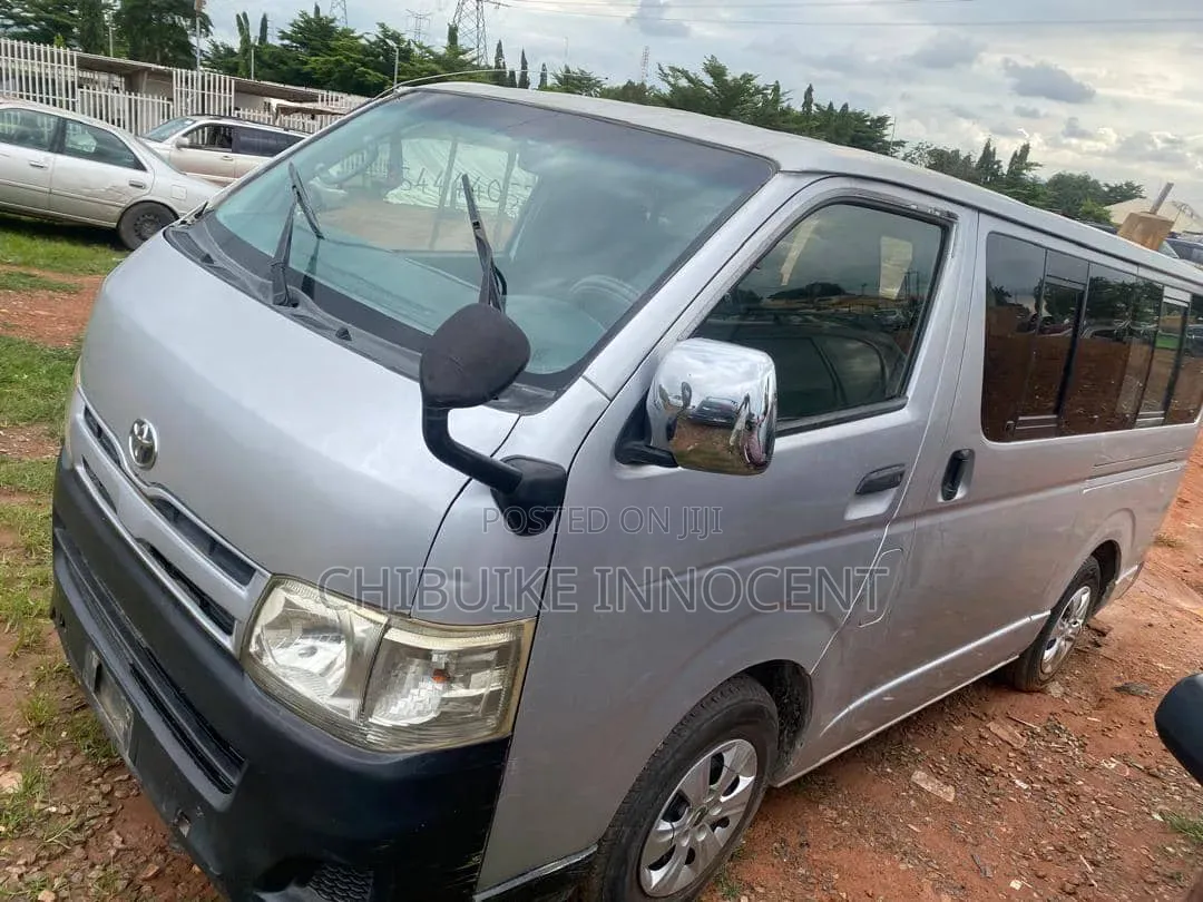 Toyota HiAce 2012