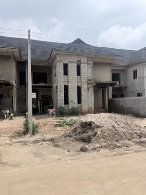 5bdrm Duplex in Admiralty Estate for sale