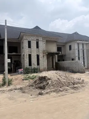 5bdrm Duplex in Admiralty Estate for sale