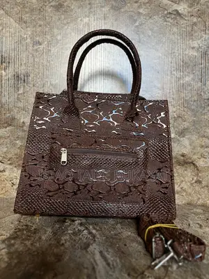 Elegant Handmade Ladies Handbag – ₦12,000