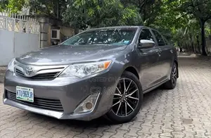 Toyota Camry XLE 4dr Sedan (2.5L 4cyl 6A) 2014 Gray