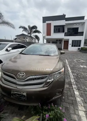 Toyota Venza 2011 Gold