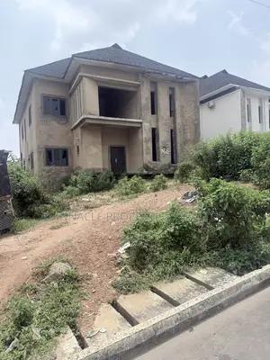 4bdrm Duplex in Admiralty Estate for sale