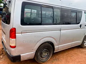 Toyota HiAce 2012