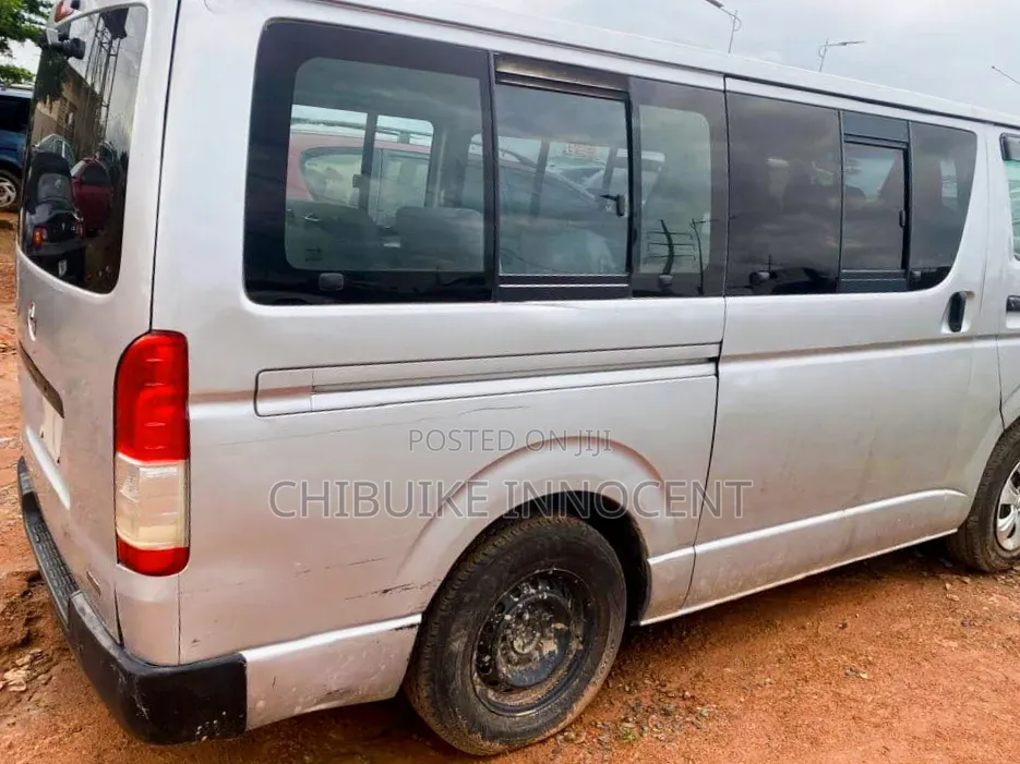 Toyota HiAce 2012
