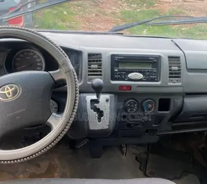 Toyota HiAce 2012