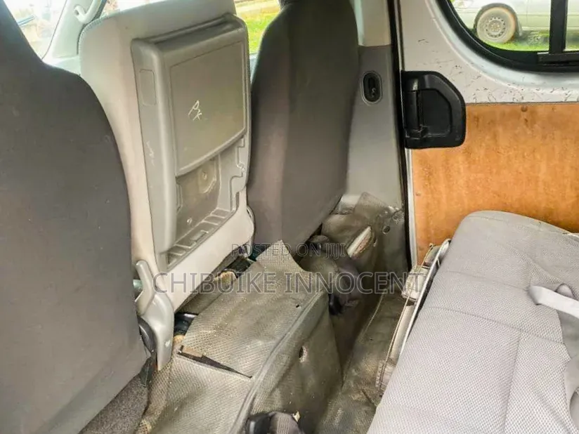 Toyota HiAce 2012