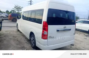 Toyota HiAce 2021 White
