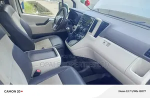 Toyota HiAce 2021 White