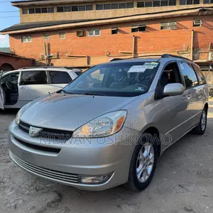 Toyota Sienna XLE AWD 2005 Silver