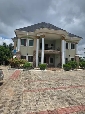 8bdrm Duplex in Guzape District for sale