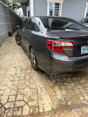 Toyota Camry SE 4dr Sedan w/Prod. End 11/13 (3.5L 6cyl 6A) 2014 Gray