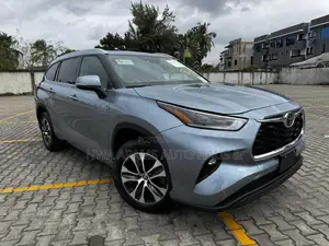 Toyota Highlander XLE 2021 Gray