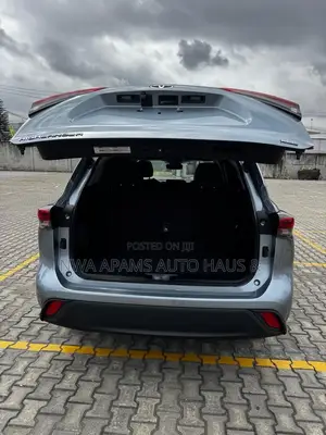Toyota Highlander XLE 2021 Gray
