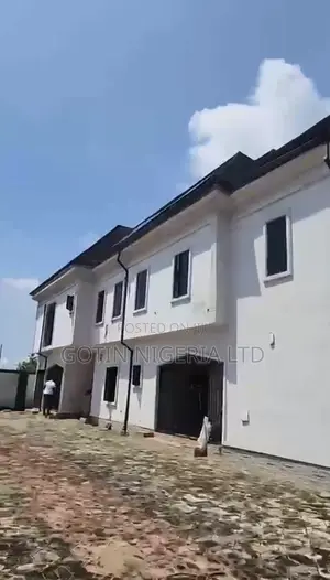 3bdrm Block of Flats in Benin City for sale