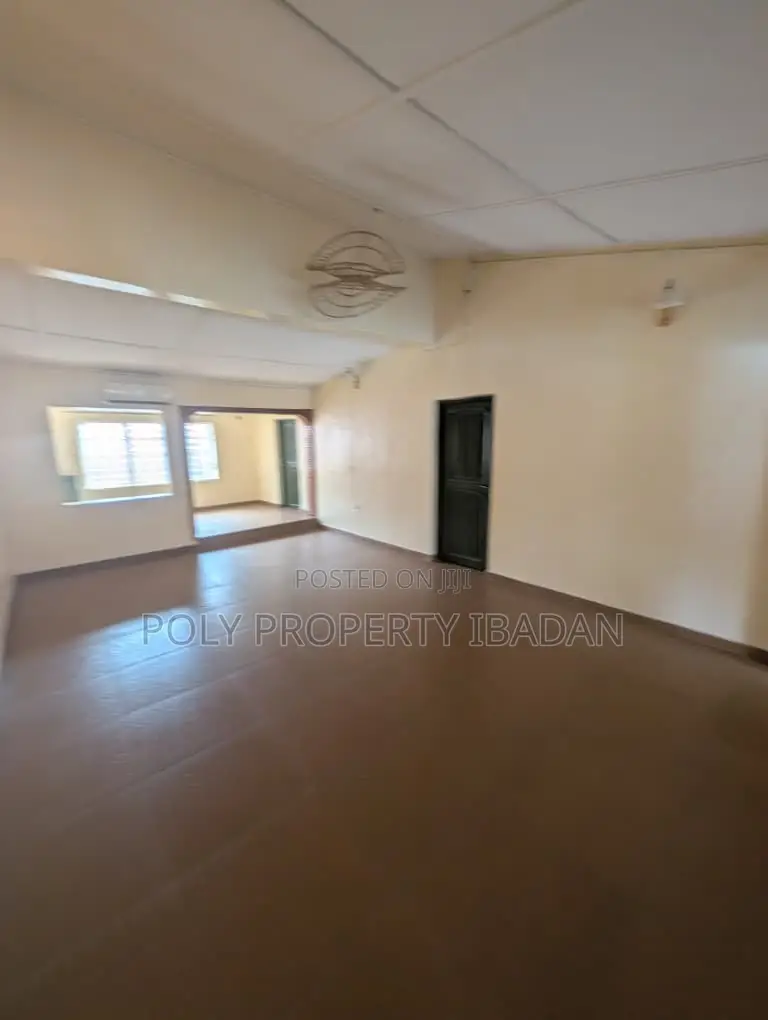 Open Floor Space/Mini Warehouse